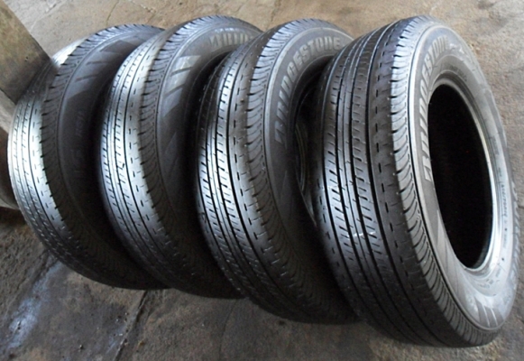 ยางกระบะ15 บริดสโตน 215-70-15ลงพื้นปี14 ดอก7มิล ยางกระบะ15 บริดสโตน 215-70-15ลงพื้นปี14 ดอก7มิล