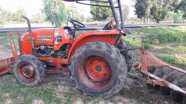 ด่วนนะ..ถึงเวลาลุยแล้ว.. ปี53.36แรง.พร้อมอุปกรณ์3อย่าง ใบดัน ผานหลัง.โรตารี่..เล่มทะเบียน..249000.โทร.0837335338-0636359242..