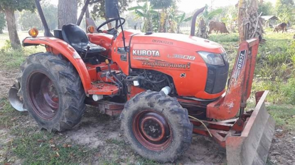 ด่วนนะ..ถึงเวลาลุยแล้ว.. ปี53.36แรง.พร้อมอุปกรณ์3อย่าง ใบดัน ผานหลัง.โรตารี่..เล่มทะเบียน..249000.โทร.0837335338-0636359242..