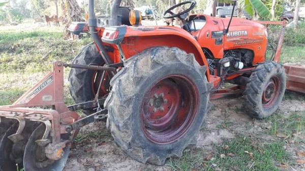 ด่วนนะ..ถึงเวลาลุยแล้ว.. ปี53.36แรง.พร้อมอุปกรณ์3อย่าง ใบดัน ผานหลัง.โรตารี่..เล่มทะเบียน..249000.โทร.0837335338-0636359242..