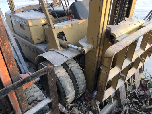 ฟอร์คลิฟต์   2.5  ton 3  เมตร  เอกสารอินวอย ซ  เก่านอก