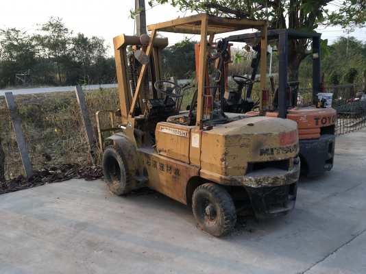 ฟอร์คลิฟต์   2.5  ton 3  เมตร  เอกสารอินวอย ซ  เก่านอก