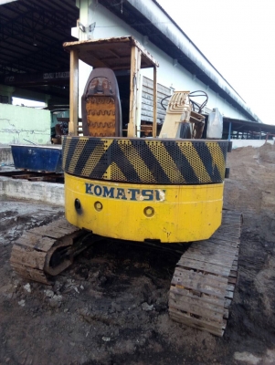 รถขุดKomatsu 50UU. รถใช้งานอยู่ รถขุดKomatsu 50UU. รถใช้งานอยู่