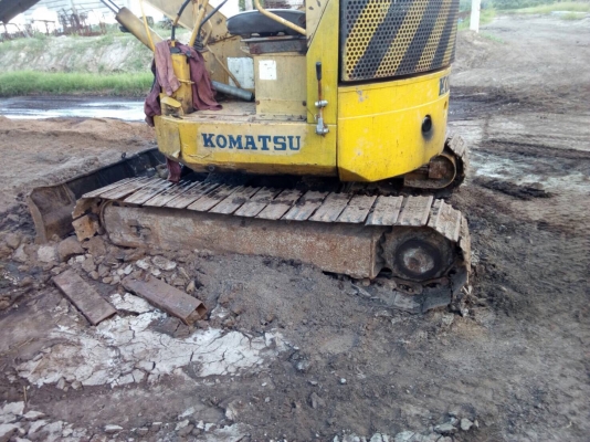 รถขุดKomatsu 50UU. รถใช้งานอยู่ รถขุดKomatsu 50UU. รถใช้งานอยู่