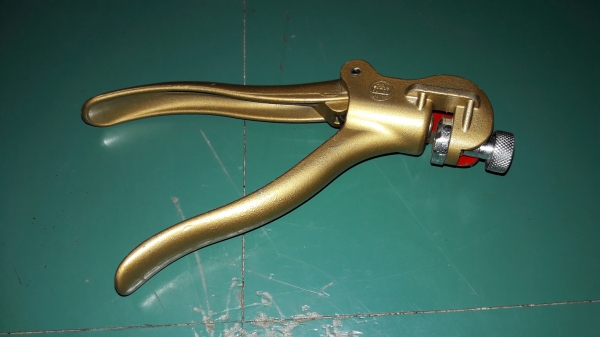 ขายคัดคองเลื่อยS0MIC PROFESSIONAL Made in Japan.งานใหม่เก่าเก็บ