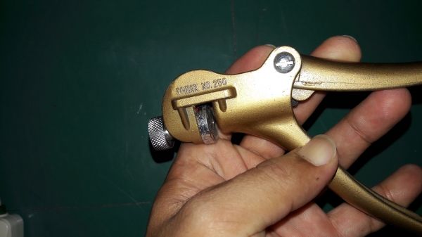 ขายคัดคองเลื่อยS0MIC PROFESSIONAL Made in Japan.งานใหม่เก่าเก็บ