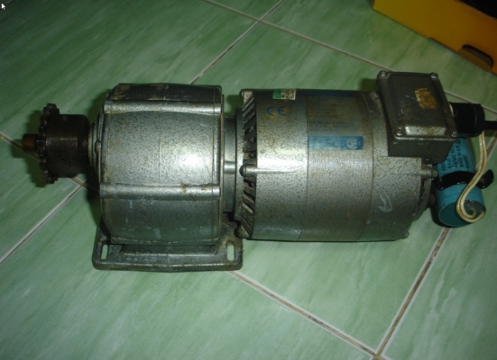 ขายมอเตอร์เกียร์ทดรอบ rpm. 47   มอเตอร์ 125w /220v.  made in england