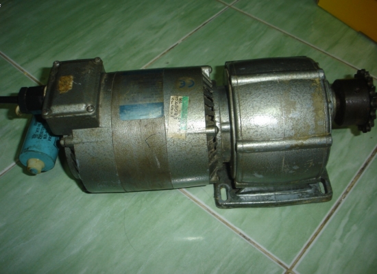 ขายมอเตอร์เกียร์ทดรอบ rpm. 47   มอเตอร์ 125w /220v.  made in england