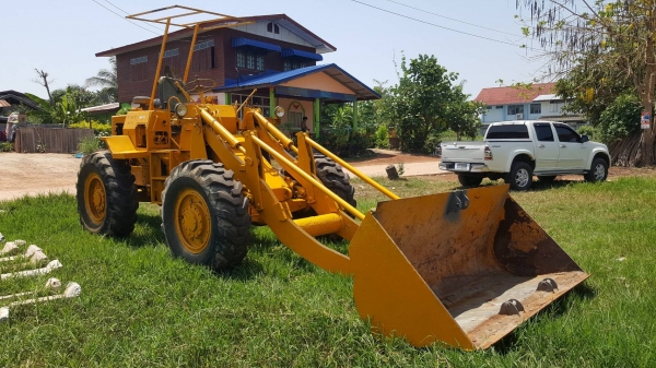 ขาย รถตัก CAT 910 สภาพพร้อมใช้งาน ต่อแขนเรียบร้อย เครื่องดี เกียร์ดี ปั้มดี ราคาต่อรองได้ครับ