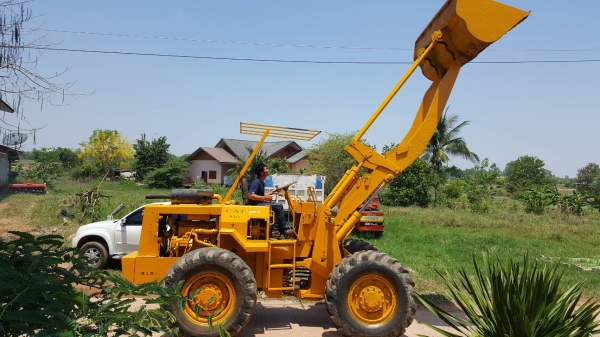 ขาย รถตัก CAT 910 สภาพพร้อมใช้งาน ต่อแขนเรียบร้อย เครื่องดี เกียร์ดี ปั้มดี ราคาต่อรองได้ครับ