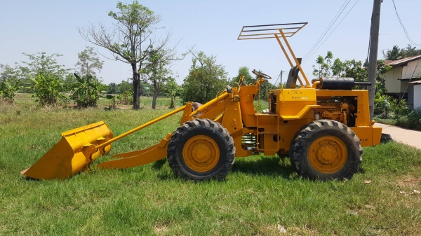 ขาย รถตัก CAT 910 สภาพพร้อมใช้งาน ต่อแขนเรียบร้อย เครื่องดี เกียร์ดี ปั้มดี ราคาต่อรองได้ครับ