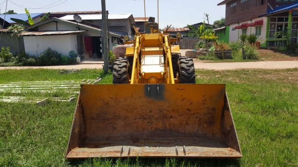 ขาย รถตัก CAT 910 สภาพพร้อมใช้งาน ต่อแขนเรียบร้อย เครื่องดี เกียร์ดี ปั้มดี ราคาต่อรองได้ครับ