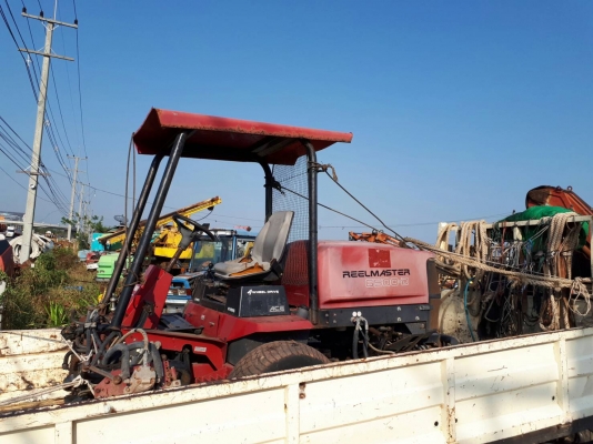 tractor-backhoe ส่งรถตัดหญ้า ตัดกรีน แบบนั่งขับ ไปใช้ในสนามกอล์ฟ แถวบางปะกง