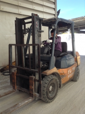 +++ ขายโฟล์คลิฟท์  TOYOTA 7FD25  ขนาด  2.5  ตัน  เครื่องยนต์ดีเซล  เสา  3  เมตร  เกียร์ธรรมดา  งา 1,070  มม.  ยางตันครับ