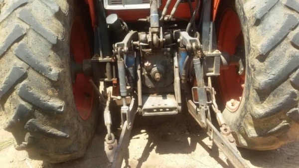 KUBOTA M7040 ราคา 365,000 บาท เครื่องดี เกียร์ดี (ใบมีด หาง 6 ) เอกสารเล่มทะเบียน  รถอยู่ จ.ศรีสะเกษ โทร&amp;ไอดีไลน์ 0610710295