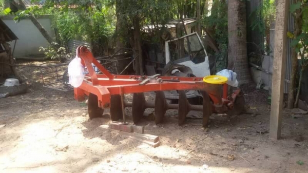 KUBOTA M7040 ราคา 365,000 บาท เครื่องดี เกียร์ดี (ใบมีด หาง 6 ) เอกสารเล่มทะเบียน  รถอยู่ จ.ศรีสะเกษ โทร&amp;ไอดีไลน์ 0610710295