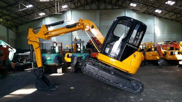 ขาย รถขุด KOMATSU รุ่น PC50UU-2- มือสองญี่ปุ่น แทรกเหล็ก สลัก บูทเอวแน่น  100\% พร้อมหัวเก๋ง มีไลน์กระแทก สำหรับใส่หัวกระแทกได้ คอนโทรลสั้น ทำงานคล่องต้ว ท้ายกลม บูมสไลด์ มือถือ/LINE ID : 0818753444