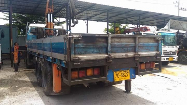 รถสิบล้อติดเครน 8 ตัน รถสิบล้อติดเครน 8 ตัน