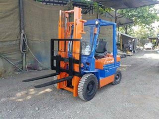 ขายโฟล์คลิฟท์ Toyota ขนาด 2 ตัน ยางตันใหม่ ทำสีใหม่ พร้อมใช้งาน