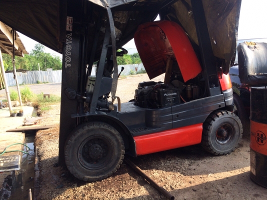 โฟคลิฟ โตโยต้า เครื่องดีเซล  ยกได้ 2.5 ตัน