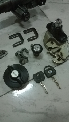 ขายชุดกุนแจรอบคัน bmw e30 ราคา3500บ โทร0924462525โส กทม ขายชุดกุนแจรอบคัน bmw e30 ราคา3500บ โทร0924462525โส กทม