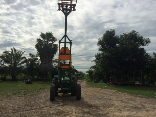 รถไถจอนเดียร2เพลาพร้อมคีบ รถไถจอนเดียร2เพลาพร้อมคีบ