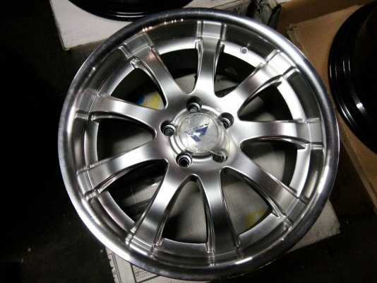 ขายแม็กใหม่ขอบ18  5รู114.3  ขนาด8นิ้ว หน้าหลัง จำนวน 4 วง 9500