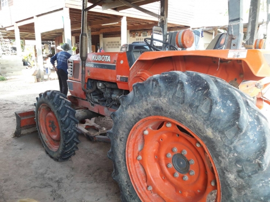 รถไถ M 5000 อุปกร 2 ชิ้น ปี 2551 รถมือเดียว ป้ายแดง พร้อมใช้งาน ราคา 240000 บาท ติดต่อทีเบอร์ 098 668-3479 -094 283-9369 คุณ สิทธิ์