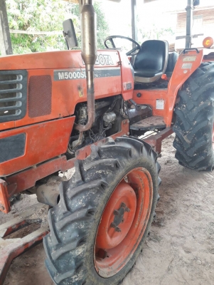 รถไถ M 5000 อุปกร 2 ชิ้น ปี 2551 รถมือเดียว ป้ายแดง พร้อมใช้งาน ราคา 240000 บาท ติดต่อทีเบอร์ 098 668-3479 -094 283-9369 คุณ สิทธิ์