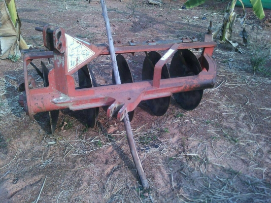 รถไถ 47  รถไถ 47 แรงอุปกร 2 ชิ้น    ยีห้อตราช้าง   รถปี 55    ช.ม 1700  นิดฯฯ  พร้อมลุยงาน ราคาเบา ฯ   380000 บาท ทะเบียนพร้อม  ดูรถ จ .สกนคร   วันทูคอล 098 668-3479 dtac 094 283-9369 สิทธิ์ คับ