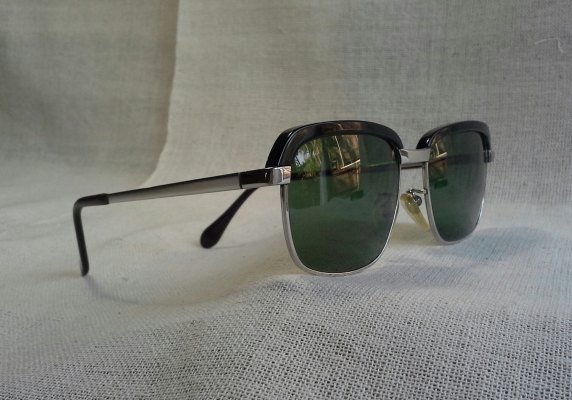 แว่นตาเจแปนิชวินเทจ 'คลับมาสเตอร์ - ราชสีห์เงิน' ยุค '80s Vintage JAPANESE CLUBMASTER No.50 แว่นตาเจแปนิชวินเทจ 'คลับมาสเตอร์ - ราชสีห์เงิน' ยุค '80s Vintage JAPANESE CLUBMASTER No.50