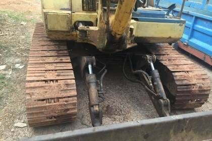 KOMATSU PC30-3 ราคา 135,000 บาท เครื่องดี ปั้มแรง โช่หนา เอวแน่น เอกสารชื้อขาย   รถอยู่ จ.สกลนคร โทร&amp;ไอดีไลน์ 0610710295