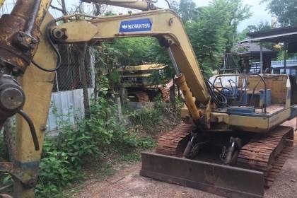 KOMATSU PC30-3 ราคา 135,000 บาท เครื่องดี ปั้มแรง โช่หนา เอวแน่น เอกสารชื้อขาย   รถอยู่ จ.สกลนคร โทร&amp;ไอดีไลน์ 0610710295