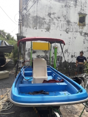 ขาย เรือสามลอน(เรือใหม่)พร้อมเครื่องYamaha(ไม่รวมเทนเลอร์) 30 แรง ราคา 68,000