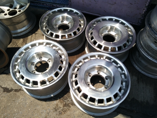แม็ก Mitsubishi Strada 4WD 15/Rodeo16/แม็ก Retro 15-6-139.7 ออฟเยอะ ราคา 3500-4500 บาท หลายชุดครับ