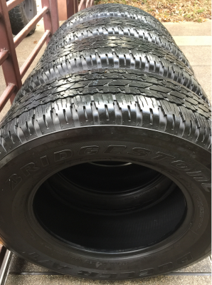 ยาง Bridgestone 265 65 17 กลางปี16 ดอกเต็ม ไม่มีปะ ใช้ยาว ราคาไม่แพง
