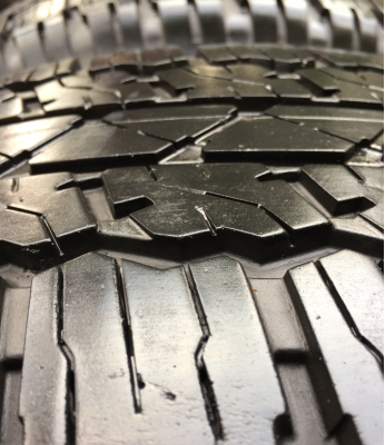 ยาง Bridgestone 265 65 17 กลางปี16 ดอกเต็ม ไม่มีปะ ใช้ยาว ราคาไม่แพง