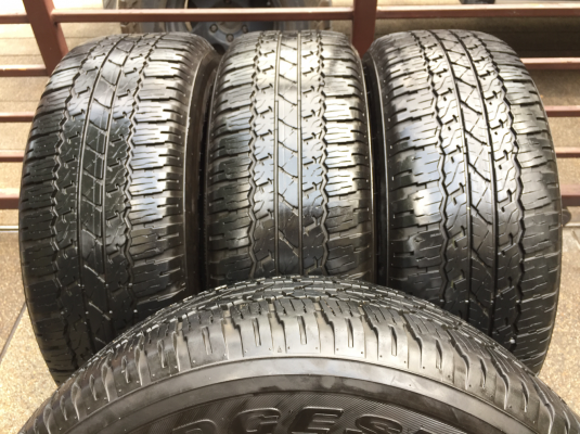 ยาง Bridgestone 265 65 17 กลางปี16 ดอกเต็ม ไม่มีปะ ใช้ยาว ราคาไม่แพง