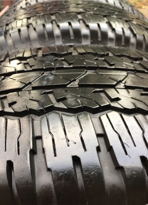 ยาง Bridgestone 265 65 17 กลางปี16 ดอกเต็ม ไม่มีปะ ใช้ยาว ราคาไม่แพง