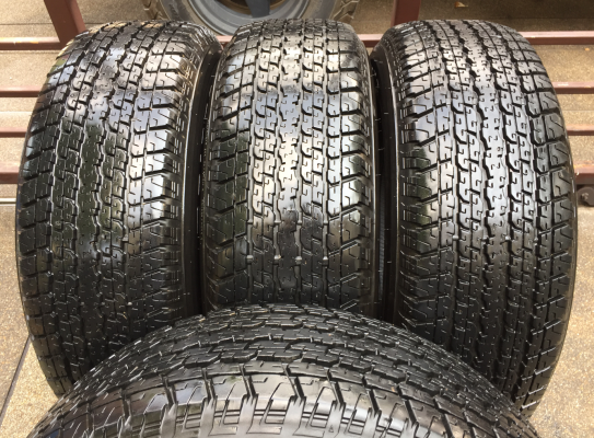 ยาง Bridgestone 255 65 17 ปลายปี15 ดอกเต็ม ไม่มีปะ ใช้ยาว ราคาไม่แพง