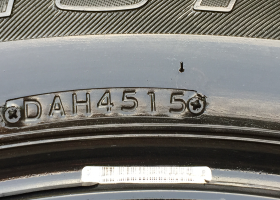 ยาง Bridgestone 255 65 17 ปลายปี15 ดอกเต็ม ไม่มีปะ ใช้ยาว ราคาไม่แพง