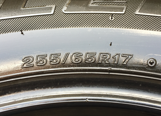 ยาง Bridgestone 255 65 17 ปลายปี15 ดอกเต็ม ไม่มีปะ ใช้ยาว ราคาไม่แพง