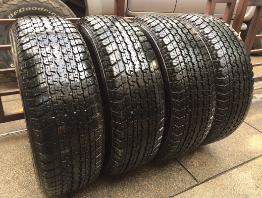 ยาง Bridgestone 255 65 17 ปลายปี15 ดอกเต็ม ไม่มีปะ ใช้ยาว ราคาไม่แพง