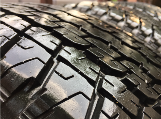 ยาง Bridgestone 255 65 17 ปลายปี15 ดอกเต็ม ไม่มีปะ ใช้ยาว ราคาไม่แพง