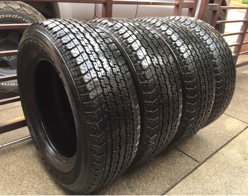 ยาง Bridgestone 255 65 17 ปลายปี15 ดอกเต็ม ไม่มีปะ ใช้ยาว ราคาไม่แพง
