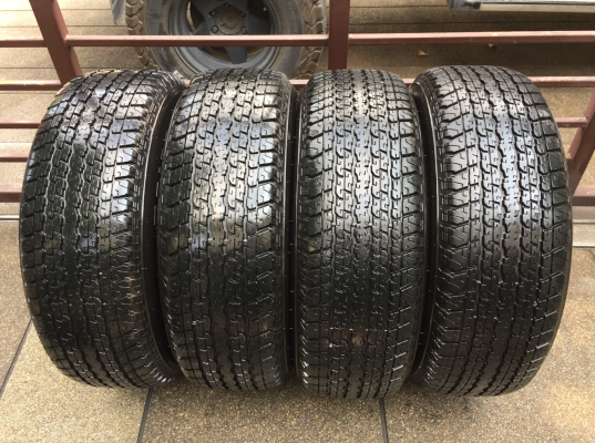 ยาง Bridgestone 255 65 17 ปลายปี15 ดอกเต็ม ไม่มีปะ ใช้ยาว ราคาไม่แพง
