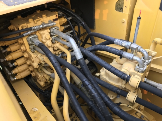 ขาย KOMATSU PC200-8MO  5000ชั่วโมง แห้งๆทั้งคัน สวยๆเลยครับ สนใจติดต่อโดยตรง 081-4283210