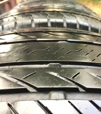 ยาง Bridgestone 265 70 16 กลางปี15 ดอกเต็ม ไม่มีปะ ใช้ยาว ราคาไม่แพง