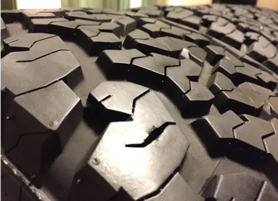 ยาง All Maxxis AT980 265 65 17 กลางปี16 ดอกเต็ม ไม่มีปะ เนื้อนิ่มๆ ใช้ยาว ราคาไม่แพง