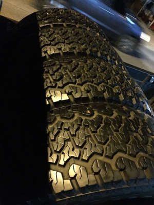ยาง All Maxxis AT980 265 65 17 กลางปี16 ดอกเต็ม ไม่มีปะ เนื้อนิ่มๆ ใช้ยาว ราคาไม่แพง ยาง All Maxxis AT980 265 65 17 กลางปี16 ดอกเต็ม ไม่มีปะ เนื้อนิ่มๆ ใช้ยาว ราคาไม่แพง